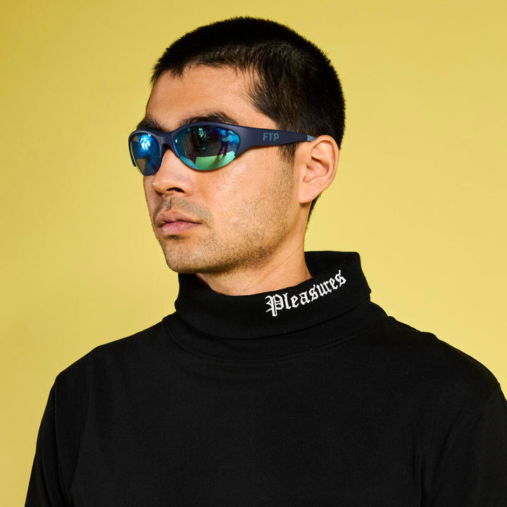 PLEASURES SATISFACTION TURTLENECK - BLACK